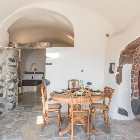 Historic Old Bakery Cave By Cycladica Villa Oía Buitenkant foto